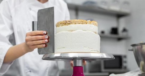 Como nivelar um bolo perfeitamente sem cortador